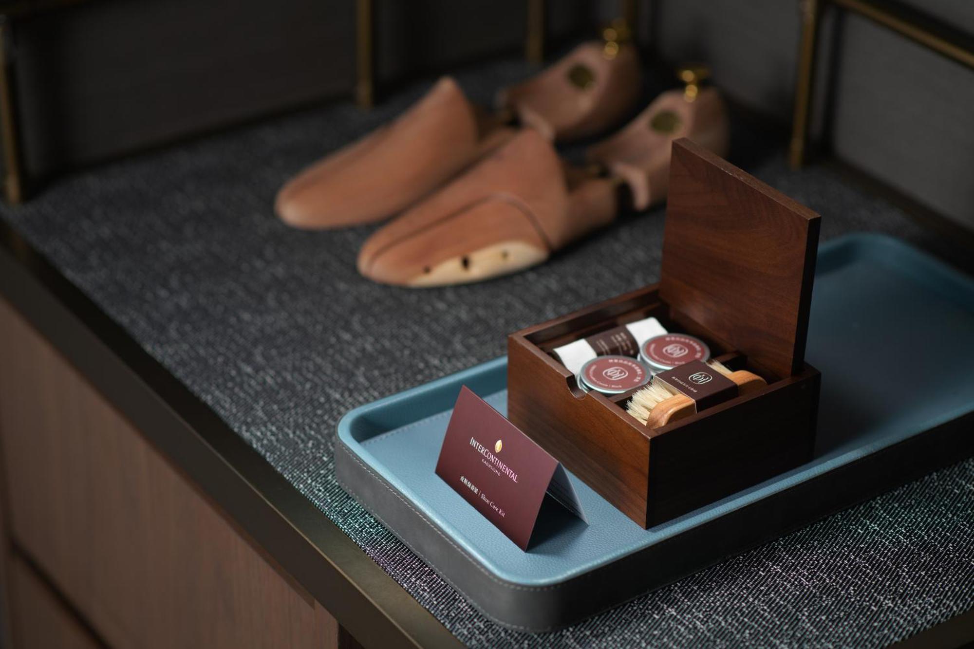 فندق Intercontinental Kaohsiung By Ihg المظهر الخارجي الصورة Shoe shine kit